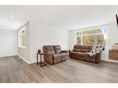 17-704016 Range Road 70, Rural Grande Prairie No. 1, County Of, AB - Indoor Photo Showing Living Room