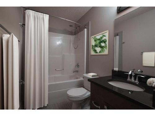 11338 59 Avenue, Grande Prairie, AB - Indoor Photo Showing Bathroom