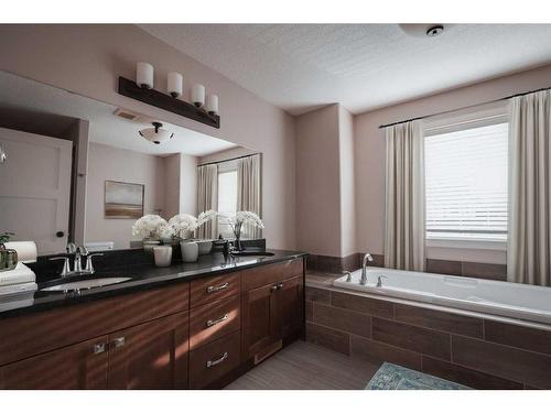 11338 59 Avenue, Grande Prairie, AB - Indoor Photo Showing Bathroom