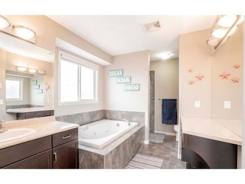 8958 95 Avenue, Grande Prairie, AB - Indoor Photo Showing Bathroom