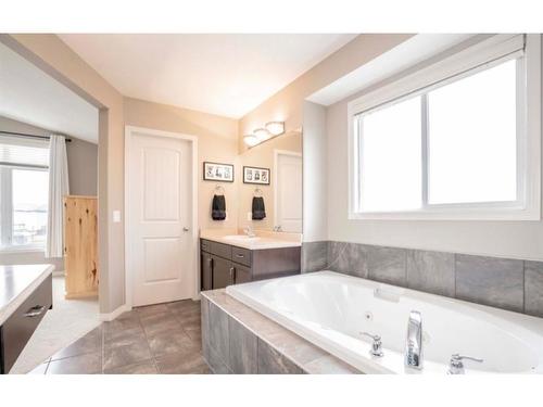 8958 95 Avenue, Grande Prairie, AB - Indoor Photo Showing Bathroom