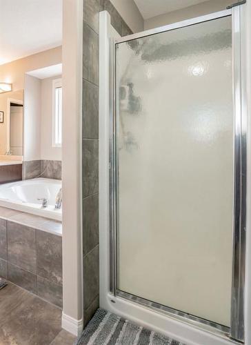 8958 95 Avenue, Grande Prairie, AB - Indoor Photo Showing Bathroom