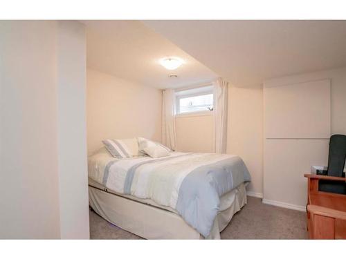 8958 95 Avenue, Grande Prairie, AB - Indoor Photo Showing Bedroom