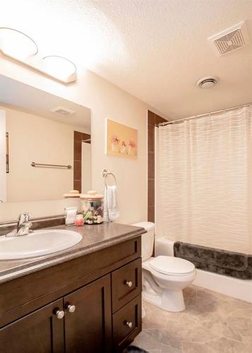 8958 95 Avenue, Grande Prairie, AB - Indoor Photo Showing Bathroom