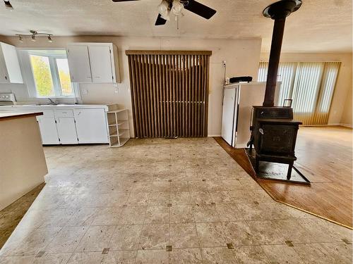 68362 43 Highway, Valleyview, AB - Indoor Photo Showing Kitchen With Double Sink