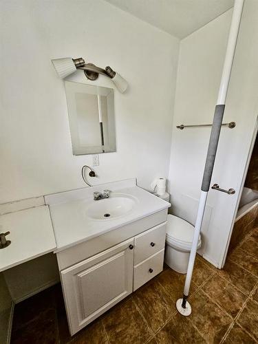 68362 43 Highway, Valleyview, AB - Indoor Photo Showing Bathroom