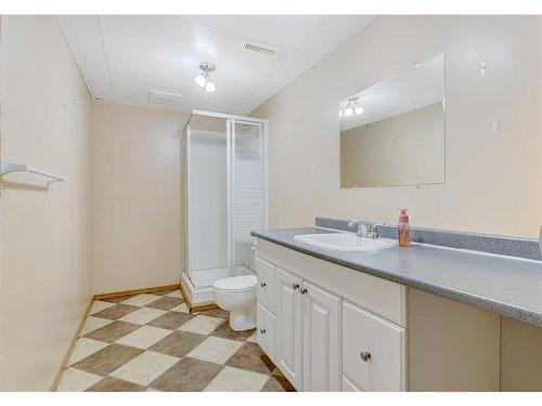 10717 76 Avenue, Grande Prairie, AB - Indoor Photo Showing Bathroom