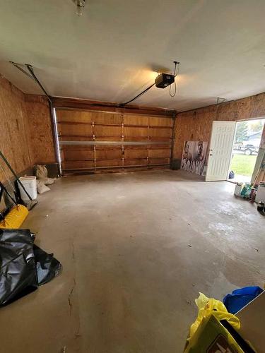 4420-54A Avenue, High Prairie, AB - Indoor Photo Showing Garage