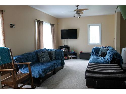 84434 Hwy 688, Rural Northern Sunrise County, AB - Indoor Photo Showing Living Room