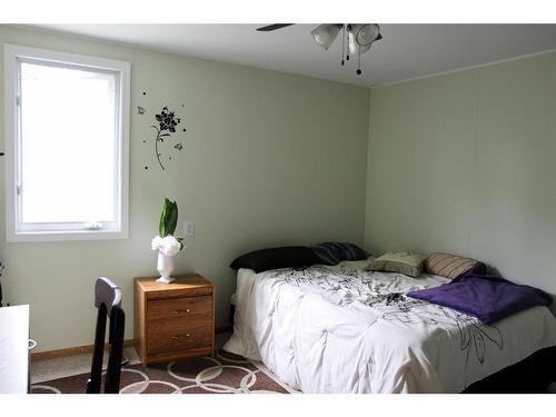 84434 Hwy 688, Rural Northern Sunrise County, AB - Indoor Photo Showing Bedroom