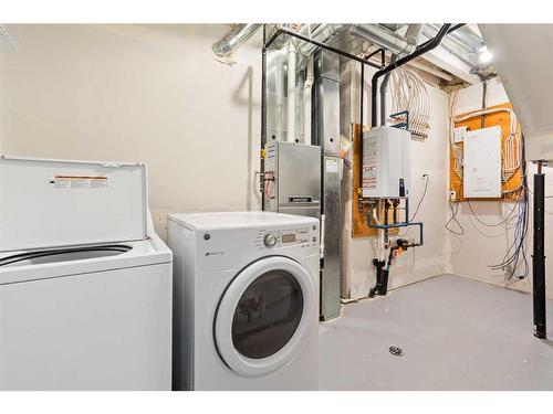 11450 107 Avenue, Grande Prairie, AB - Indoor Photo Showing Laundry Room