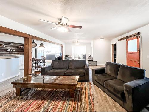 21205 Township Road 770, Rural Smoky River No. 130, M.D. Of, AB - Indoor Photo Showing Living Room