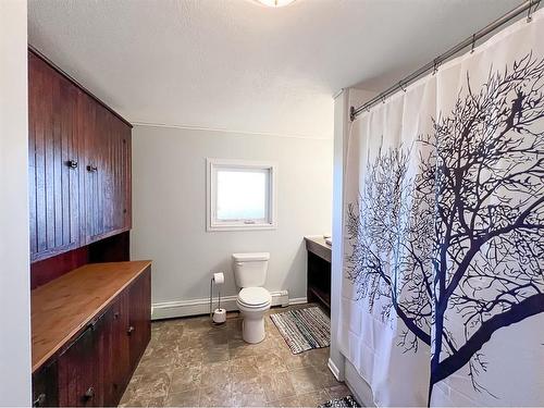 21205 Township Road 770, Rural Smoky River No. 130, M.D. Of, AB - Indoor Photo Showing Bathroom