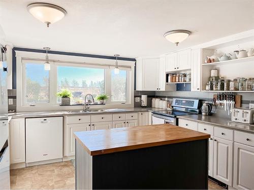 21205 Township Road 770, Rural Smoky River No. 130, M.D. Of, AB - Indoor Photo Showing Kitchen With Double Sink