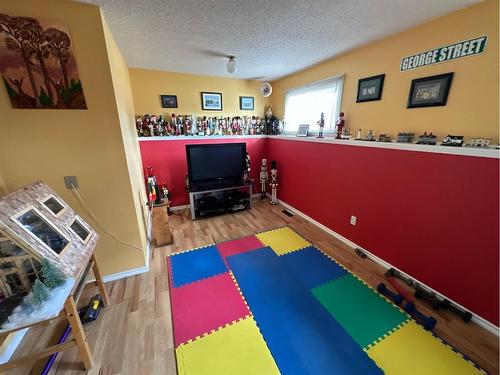 4702 54 Avenue, Grimshaw, AB - Indoor Photo Showing Other Room