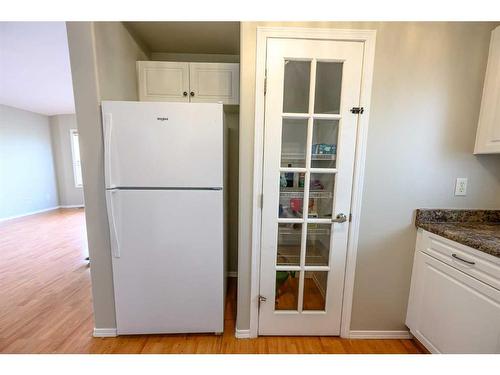 10325 Kateri Drive, Grande Prairie, AB - Indoor Photo Showing Kitchen