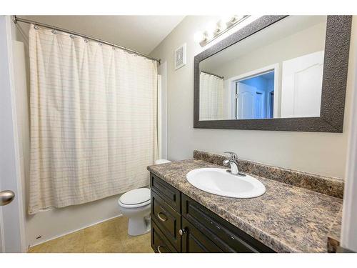 10325 Kateri Drive, Grande Prairie, AB - Indoor Photo Showing Bathroom