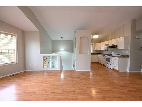 10325 Kateri Drive, Grande Prairie, AB - Indoor Photo Showing Kitchen