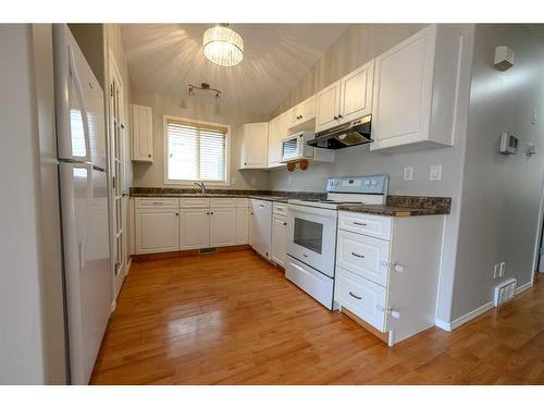 10325 Kateri Drive, Grande Prairie, AB - Indoor Photo Showing Kitchen With Double Sink