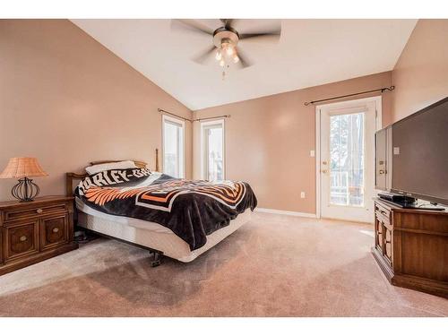 9009 117 Avenue, Grande Prairie, AB - Indoor Photo Showing Bedroom