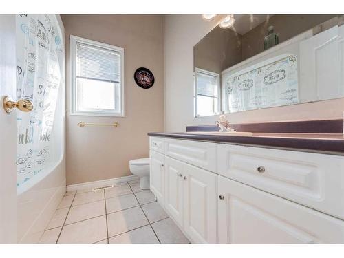 9009 117 Avenue, Grande Prairie, AB - Indoor Photo Showing Bathroom