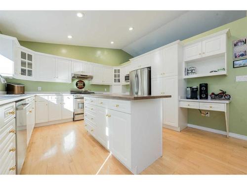 9009 117 Avenue, Grande Prairie, AB - Indoor Photo Showing Kitchen