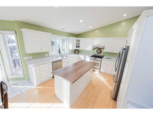 9009 117 Avenue, Grande Prairie, AB - Indoor Photo Showing Kitchen