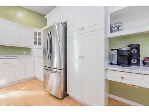 9009 117 Avenue, Grande Prairie, AB - Indoor Photo Showing Kitchen