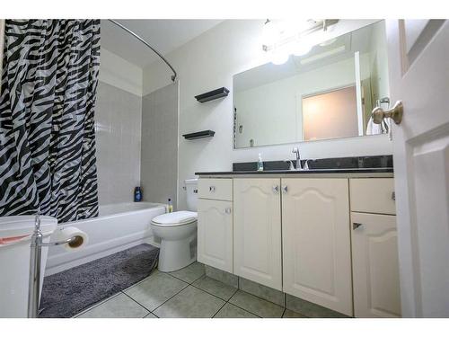 8837 106 Avenue, Grande Prairie, AB - Indoor Photo Showing Bathroom