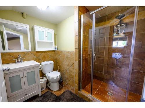 8837 106 Avenue, Grande Prairie, AB - Indoor Photo Showing Bathroom