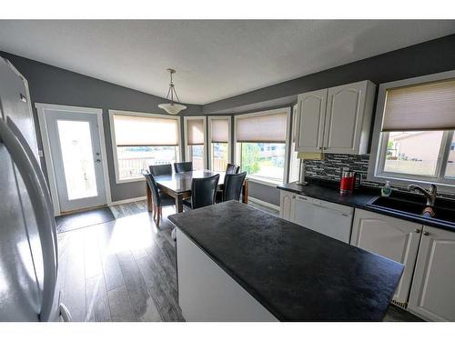 8837 106 Avenue, Grande Prairie, AB - Indoor Photo Showing Living Room