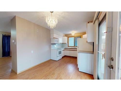 10603 92C Street, Grande Prairie, AB - Indoor Photo Showing Kitchen