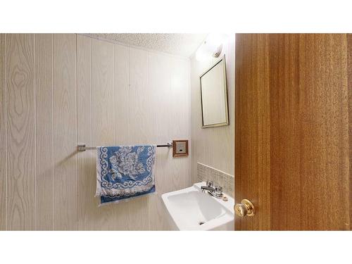 10603 92C Street, Grande Prairie, AB - Indoor Photo Showing Bathroom