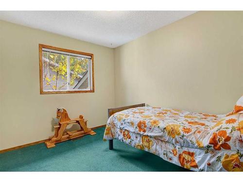 9366 69 Avenue, Grande Prairie, AB - Indoor Photo Showing Bedroom