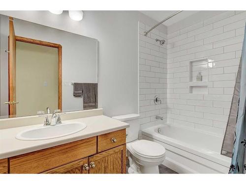 9366 69 Avenue, Grande Prairie, AB - Indoor Photo Showing Bathroom