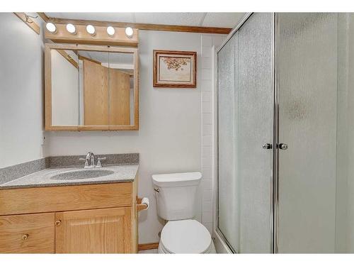 9366 69 Avenue, Grande Prairie, AB - Indoor Photo Showing Bathroom