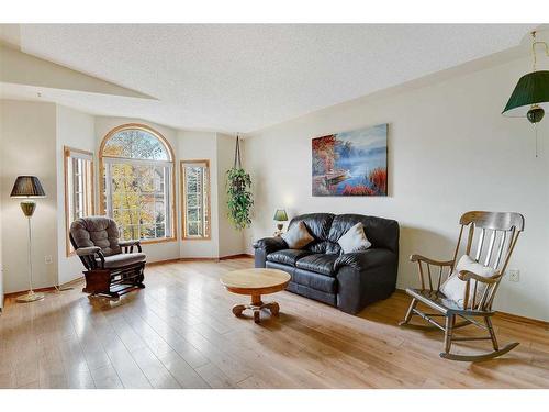 9366 69 Avenue, Grande Prairie, AB - Indoor Photo Showing Living Room