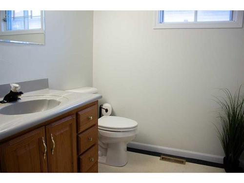 10128 93 Avenue, Grande Prairie, AB - Indoor Photo Showing Bathroom