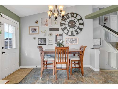 10505 Royal Oaks Drive, Grande Prairie, AB - Indoor Photo Showing Dining Room