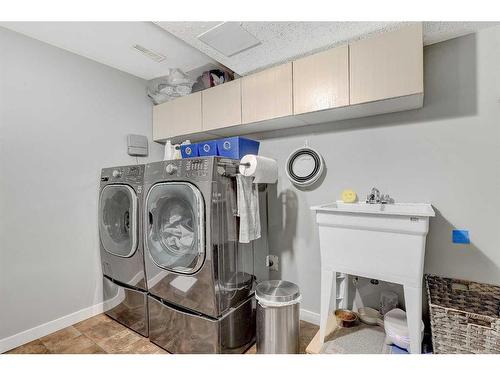 10505 Royal Oaks Drive, Grande Prairie, AB - Indoor Photo Showing Laundry Room