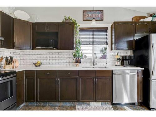 10505 Royal Oaks Drive, Grande Prairie, AB - Indoor Photo Showing Kitchen