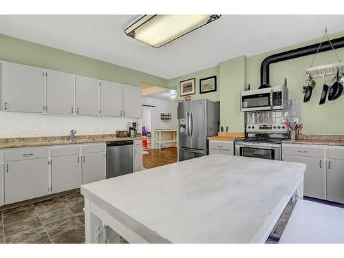 812018 Range Road 31, Rural Fairview No. 136, M.D. Of, AB - Indoor Photo Showing Kitchen With Double Sink