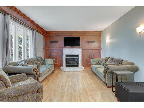 812018 Range Road 31, Rural Fairview No. 136, M.D. Of, AB - Indoor Photo Showing Living Room With Fireplace