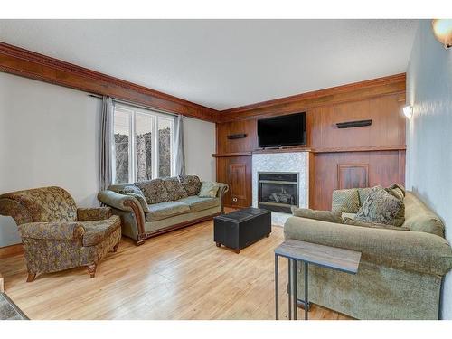 812018 Range Road 31, Rural Fairview No. 136, M.D. Of, AB - Indoor Photo Showing Living Room With Fireplace