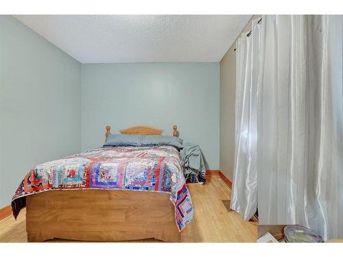 812018 Range Road 31, Rural Fairview No. 136, M.D. Of, AB - Indoor Photo Showing Bedroom