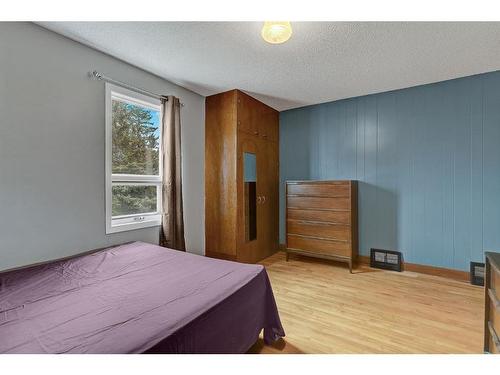 812018 Range Road 31, Rural Fairview No. 136, M.D. Of, AB - Indoor Photo Showing Bedroom