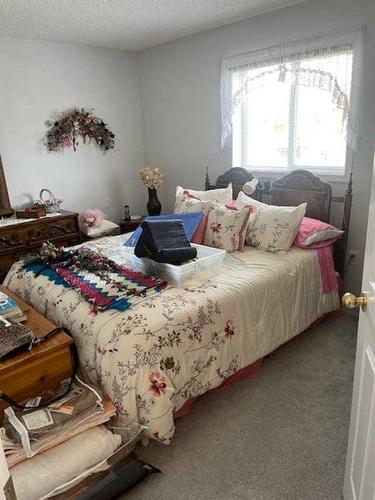 411 1St Street Ne, Manning, AB - Indoor Photo Showing Bedroom