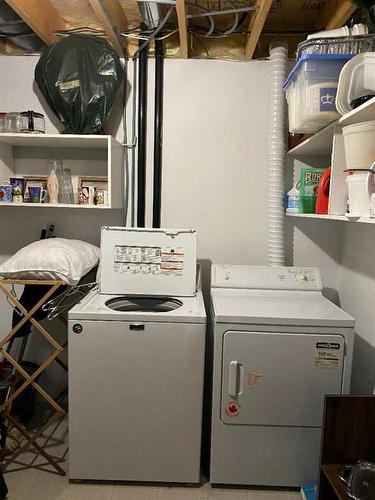 411 1St Street Ne, Manning, AB - Indoor Photo Showing Laundry Room