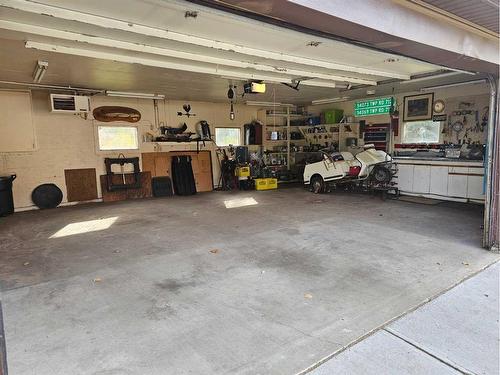 54073 712 Township, Rural Grande Prairie No. 1, County Of, AB - Indoor Photo Showing Garage