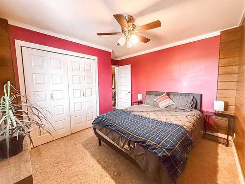 10401 118 Avenue, Fairview, AB - Indoor Photo Showing Bedroom